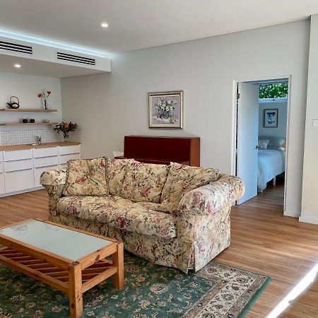Tranquil Garden Apartment With Living Room Wollongong Esterno foto